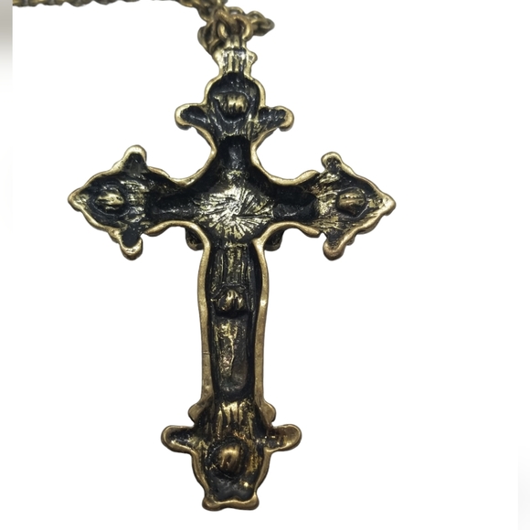VINTAGE ANTIQUED BRASS & JEWELED CROSS PENDANT NECKLACE - Picture 5 of 5